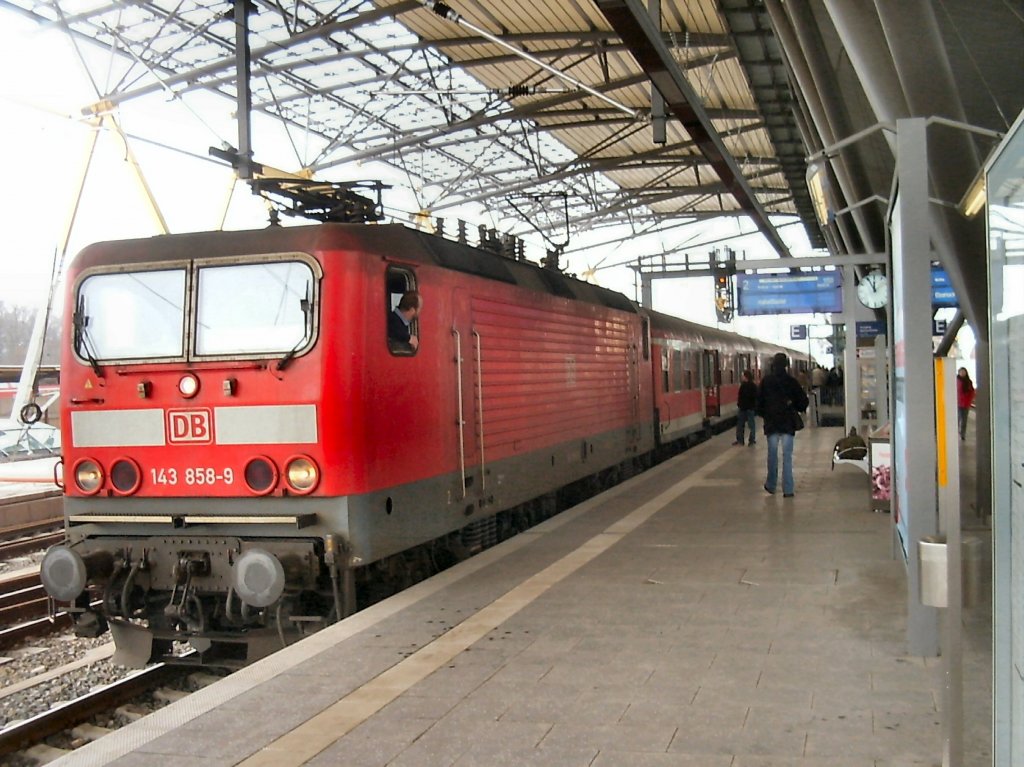 Am Bahnsteig 2 Erfurt Hbf um 2005