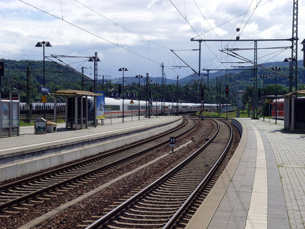 Bahnhof Saalfeld mit ICE am 28-8-2010
