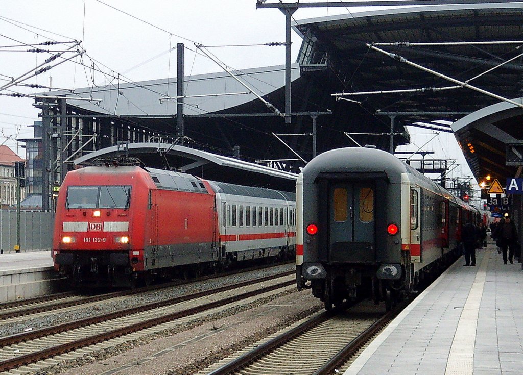 Begegnung zweier ICs in Erfurt Hbf am 21-1-2011