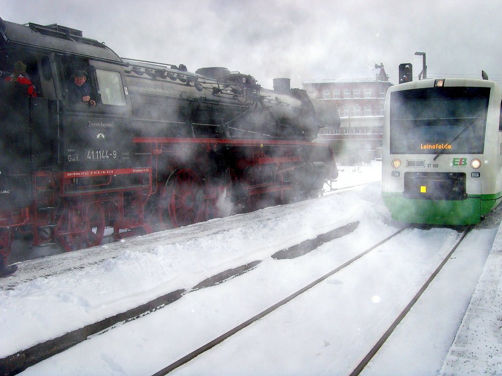 Begegnung zwischen Dampf und Diesel in Erfurt-Nord, 3.12.2010