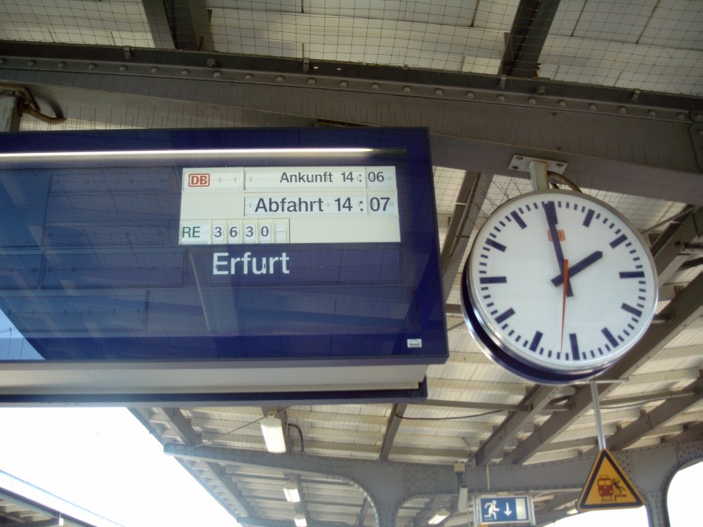 Bhf Weimar, Anzeige RE nach Erfurt (2005)