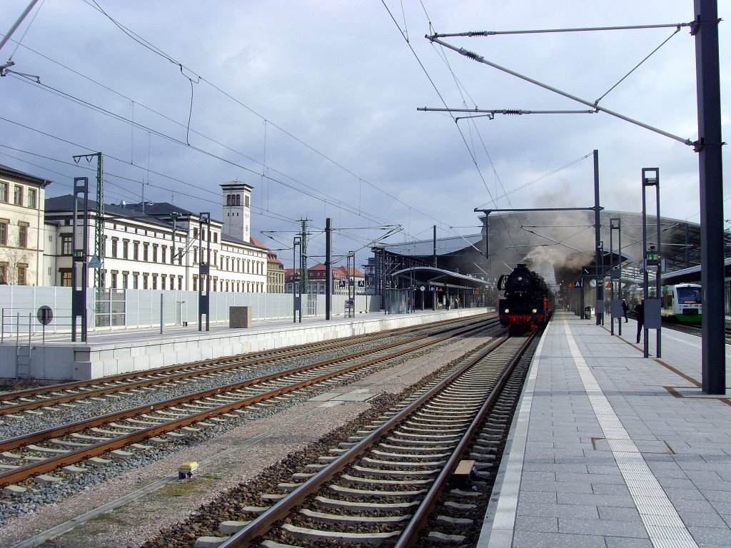 Blick zum neuen Erfurter Hbf mit Dampfzug (BR 41), 2011