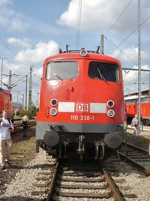 BR 110 im Bahnwerk Erfurt