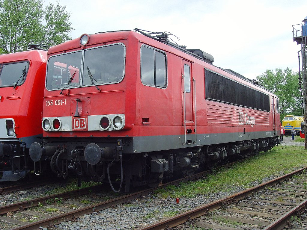 BR 155 der Deutschen Bahn (250 der DR) im Bw Weimar, Mai 2010