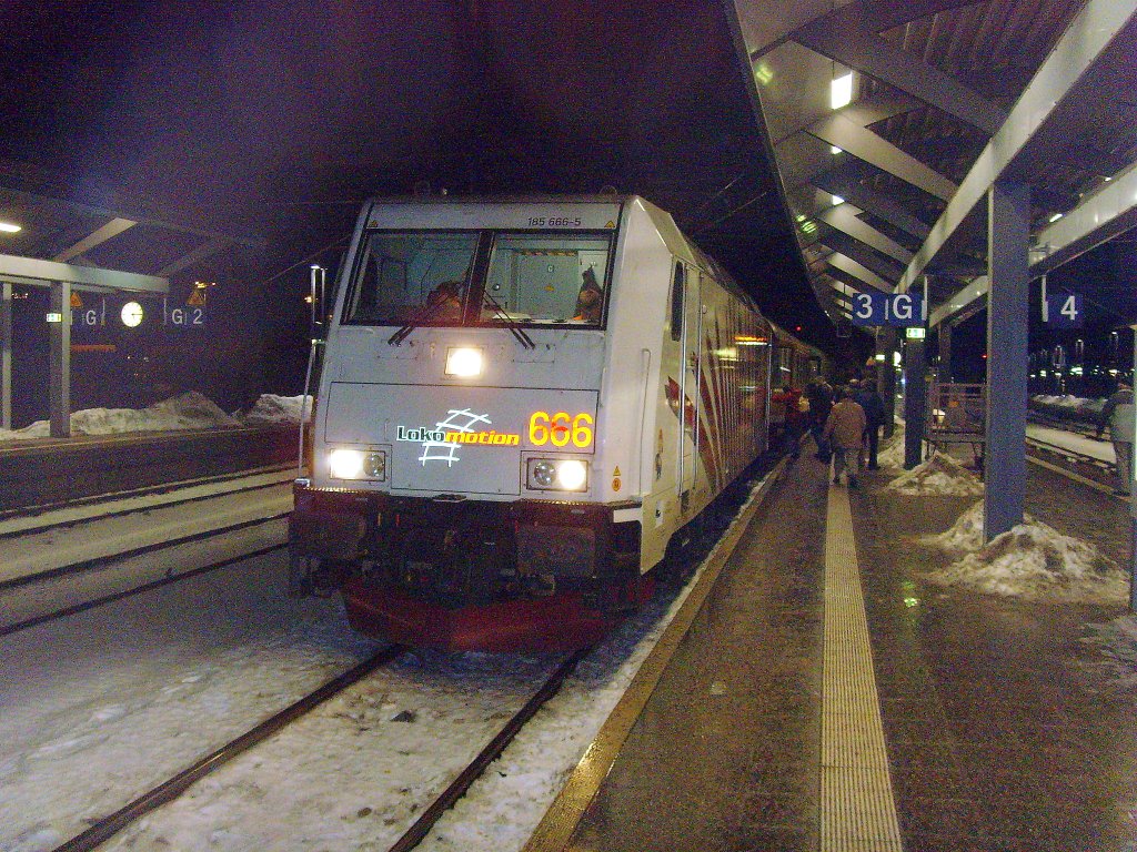 BR 185 in Erfurt Hbf vor Sonderzug nach Stuttgart, 12.12.2010
