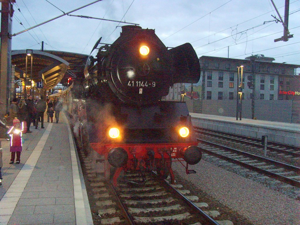 BR 41 mit Sonderzug in Erfurt Hbf, 2010
