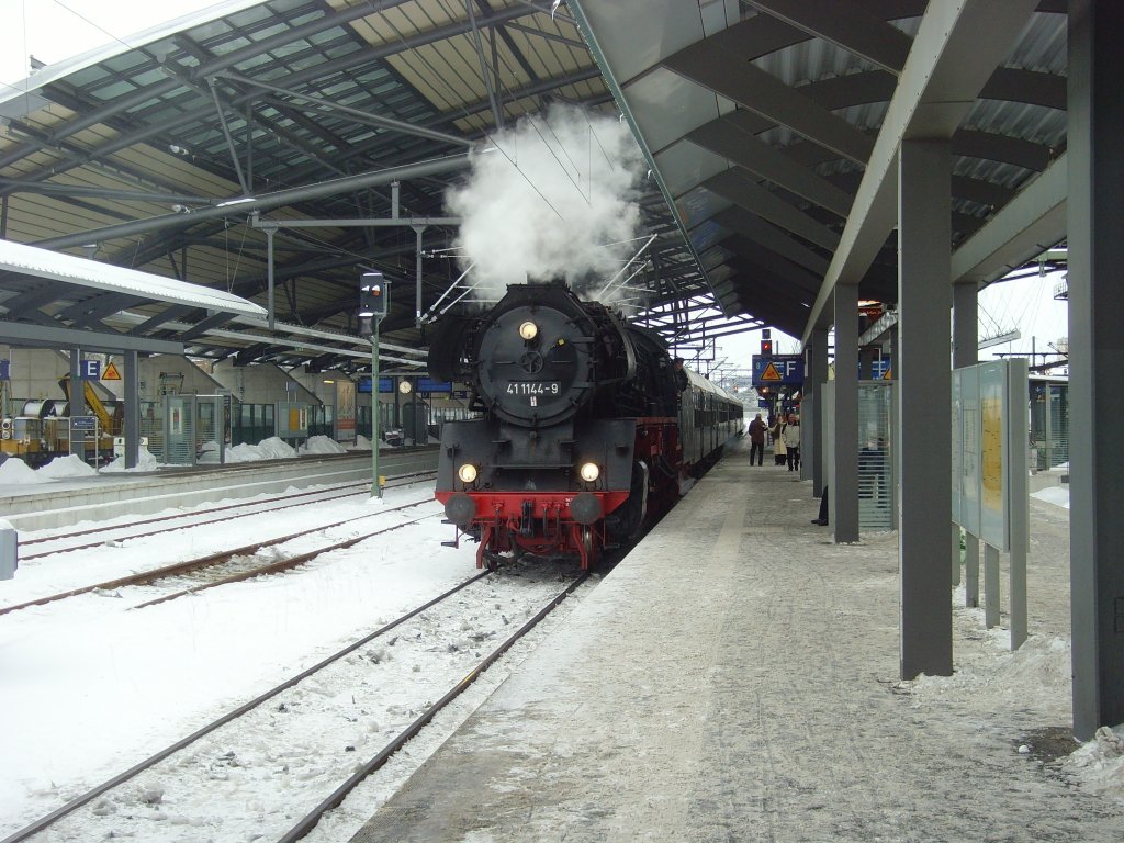 BR 41 mit Sonderzug im Hauptbahnhof 5.12.2010
