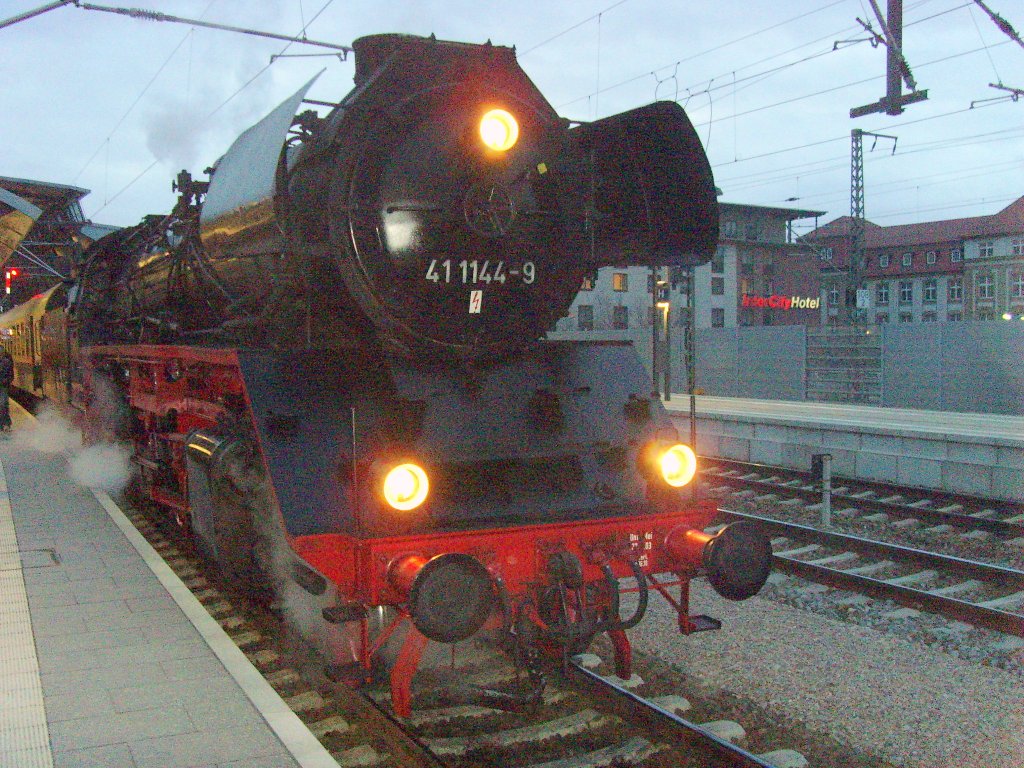 BR 41 vor Sonderzug, Erfurt Hbf 2010