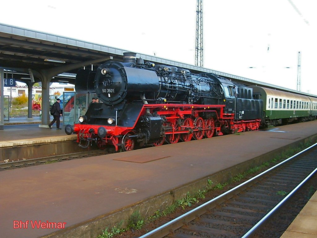 BR 50 mit Dampfzug in Weimar, um 2005
