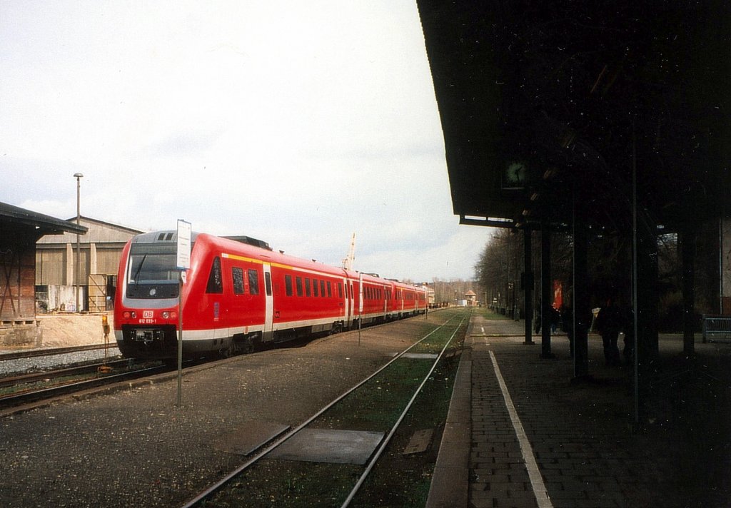 BR 612 im noch nicht umgebauten Bhf Hermsdorf-Klosterlausnitz
