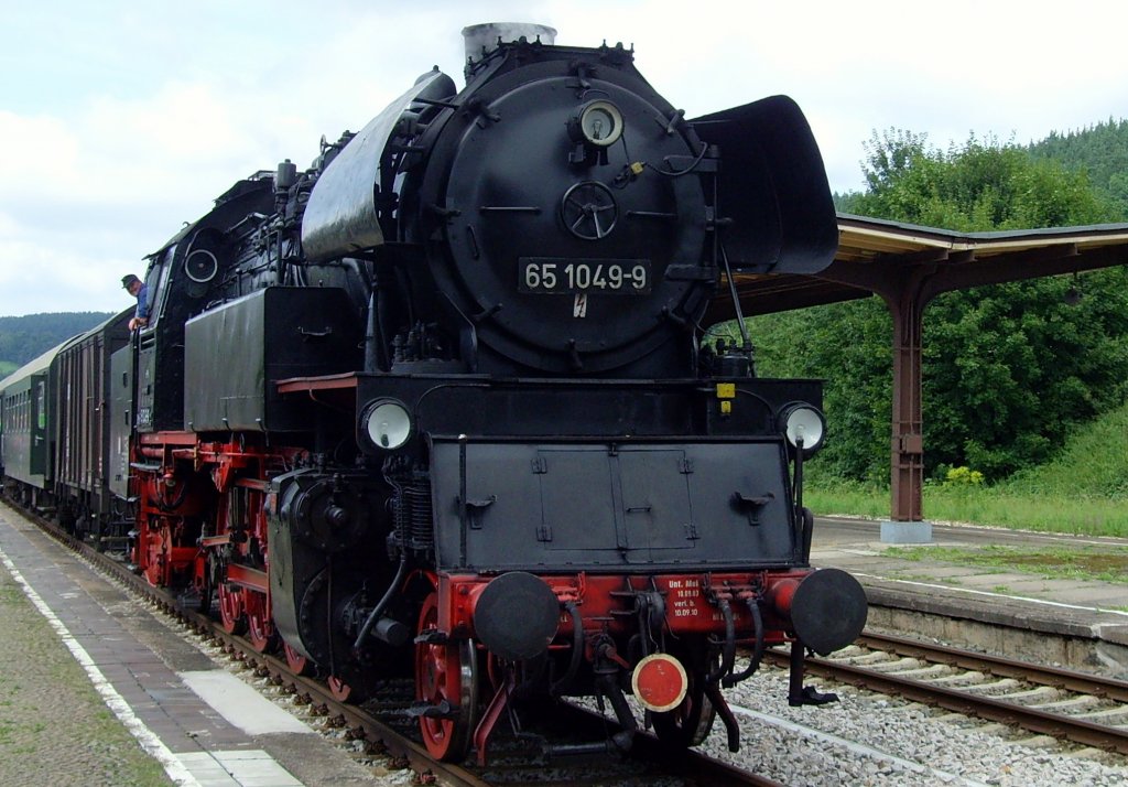 BR 65 1049 im Bhf Rottenbach, 14.8.2010