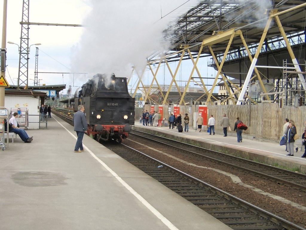 BR 65 rangiert im Umbaubahnhof Erfurt