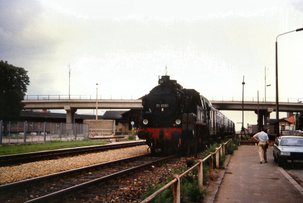 BR 91 mit Zug beim Nordbahnhof, um 2000