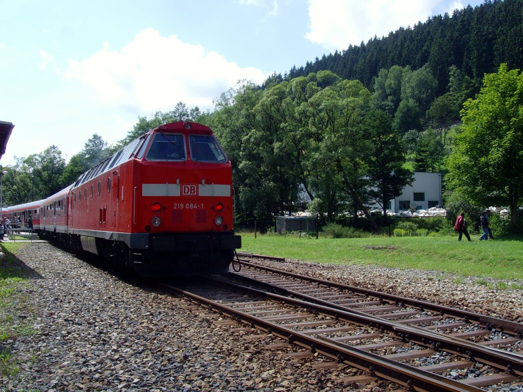 D 900 vor Wagenzug in Katzhtte, 14. 8. 2010