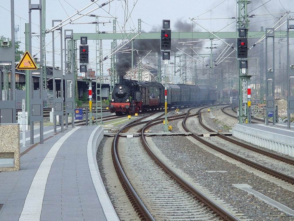 Dampf im neuen Erfurter Hauptbahnhof, Mai 2010
