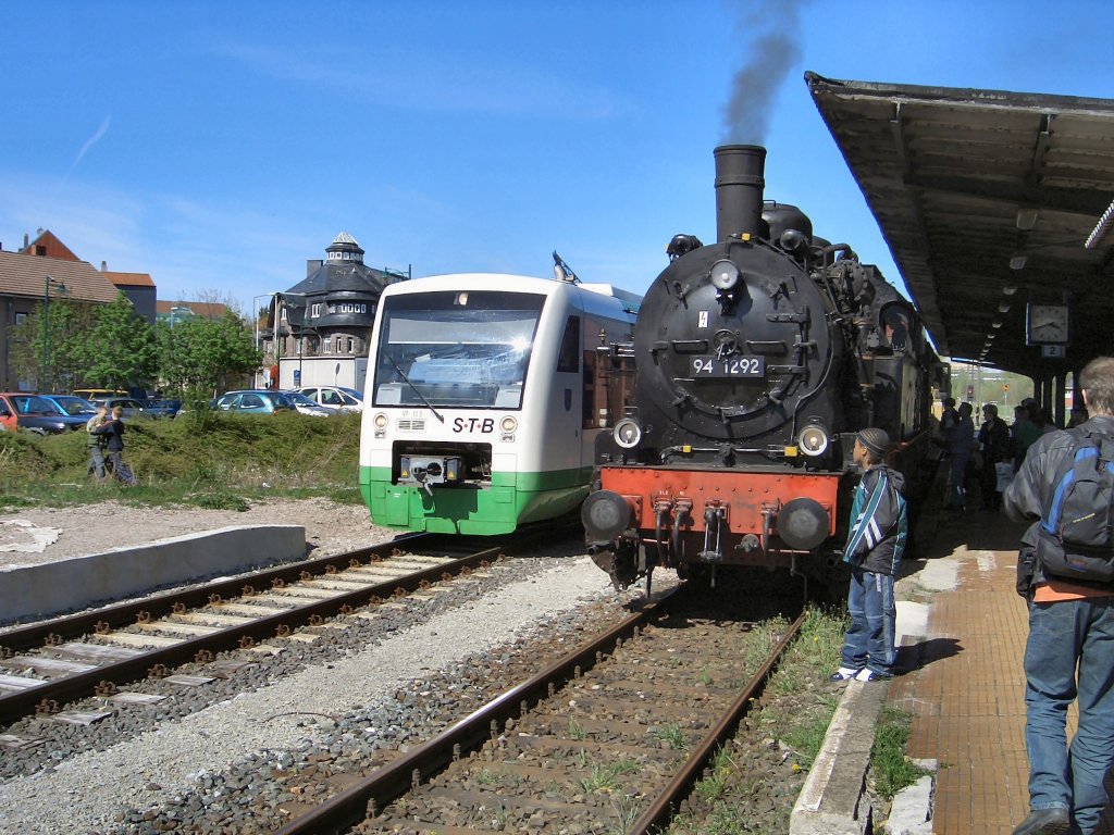 Dampflok BR 94 und Dieseltriebwagen der EIB  Ilmenau 2004