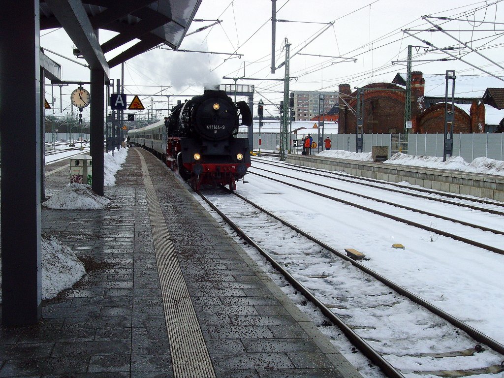 Dampfzug aus Gerstugen beimder Ankunft in Erfurt Hbf