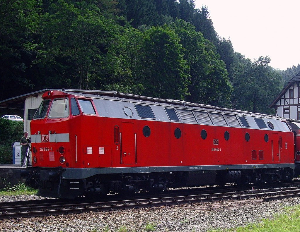 Diesellok BR 219 in Katzhtte, 14. 8. 2010