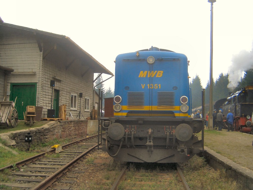 Diesellokomotive der Rennsteigbahn im Bhf Rennsteig, 2005