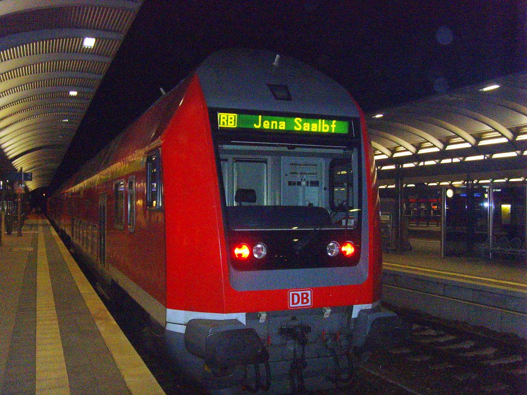 Doppelstockzug nach Jena Saalbhf im Bhf Saalfeld Saale   28-8-2010