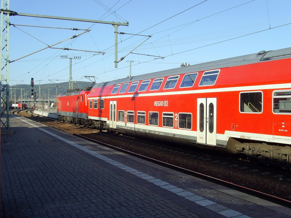 Doppelstockzug nach Jena in Saalfeld Saale Februar 2011