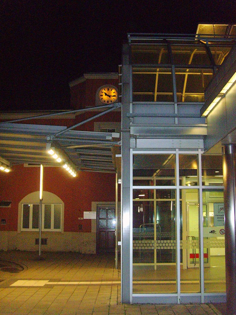 Eingang Bahnhof Saalfeld am Abend, 28.8.2010