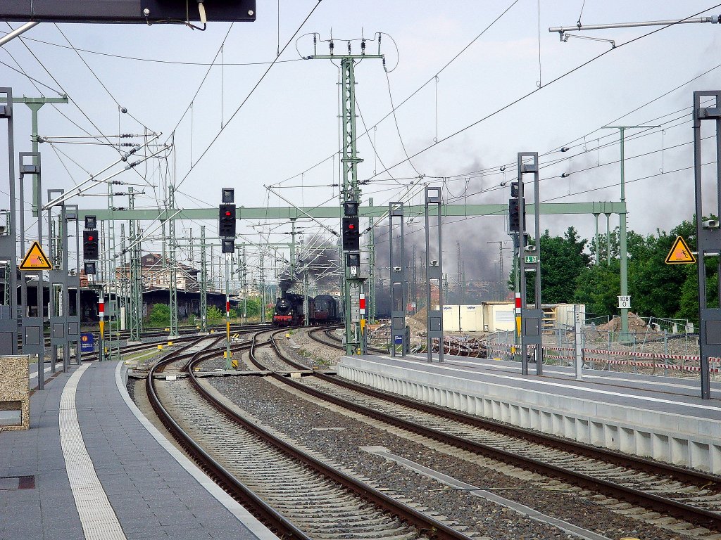 Es hat Einfahrt der Sonderzug aus Bad Langensalza - Erfurt Hbf Mai 2010