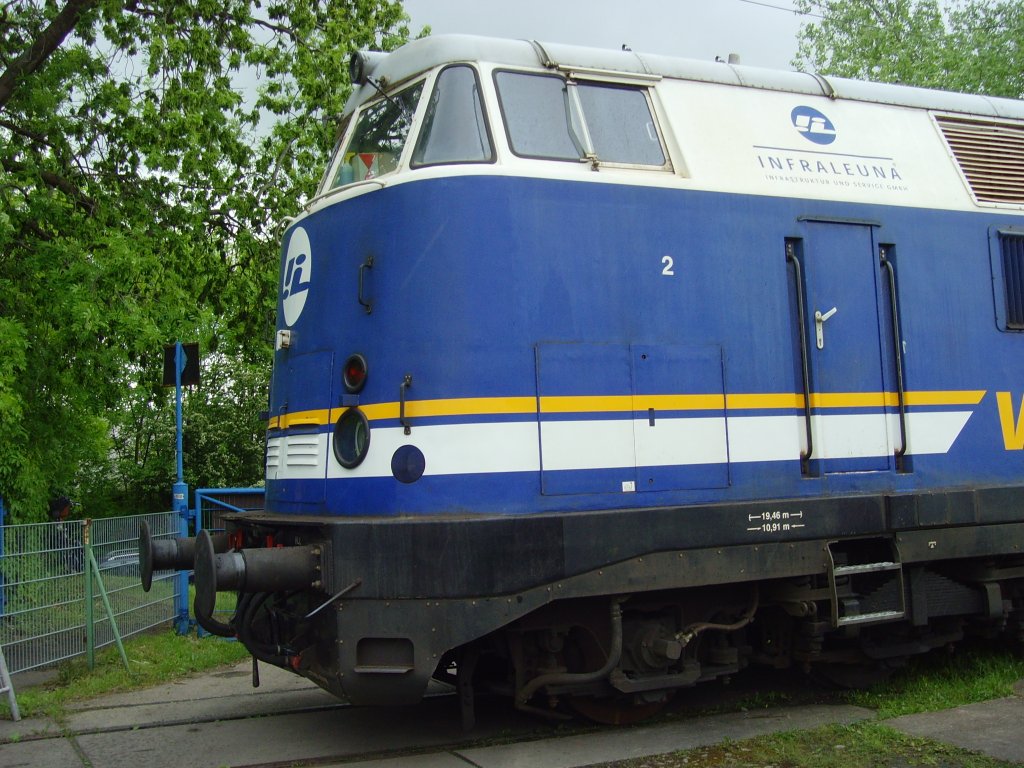 ex V180(118) der DR als blaue Leuna-Lok, Bw Weimar Mai 2010