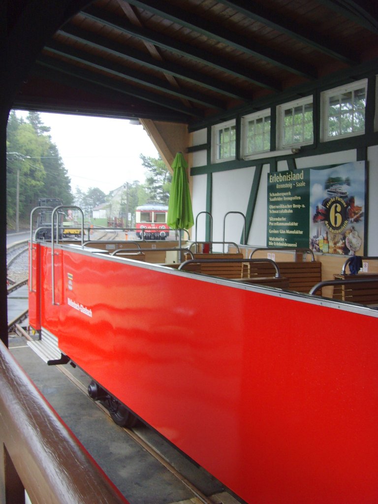 Offener Wagen der Bergbahn in der Bergstation, 2010