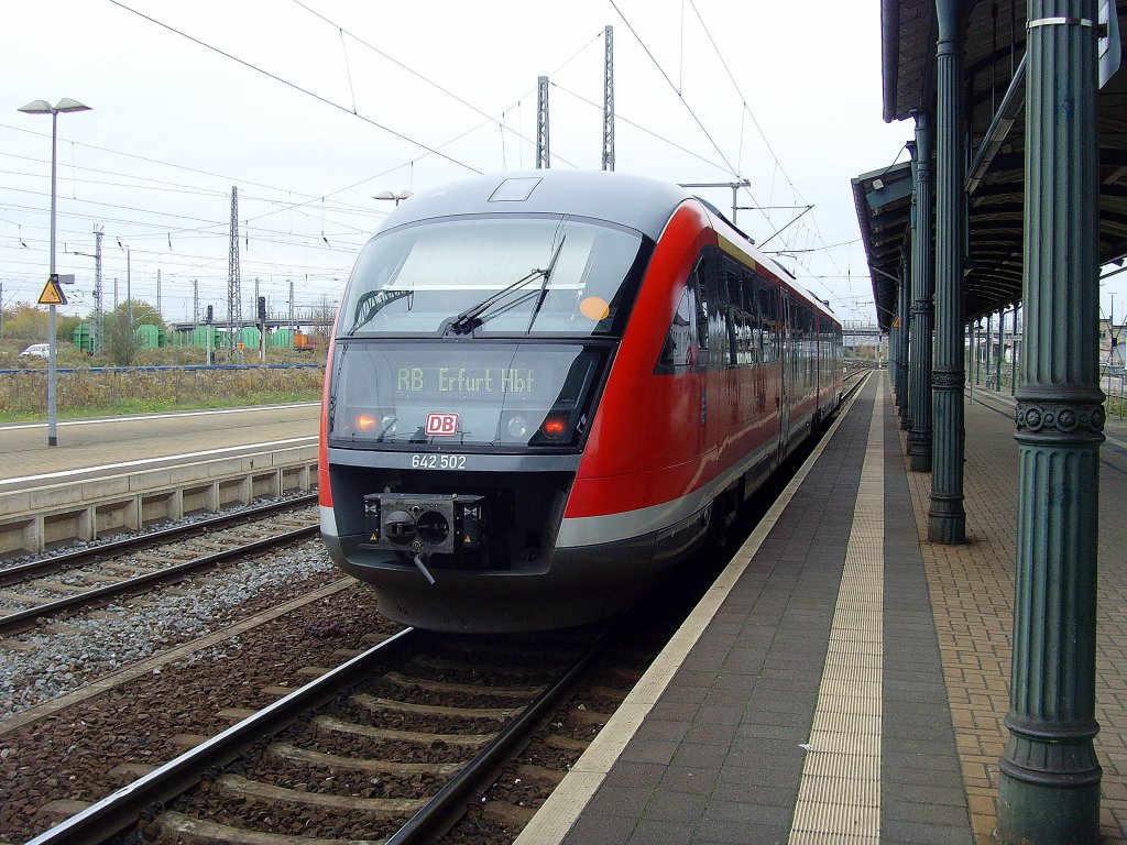RE abfahrbereit nach Erfurt im Bhf Nordhausen, Oktober 2010
