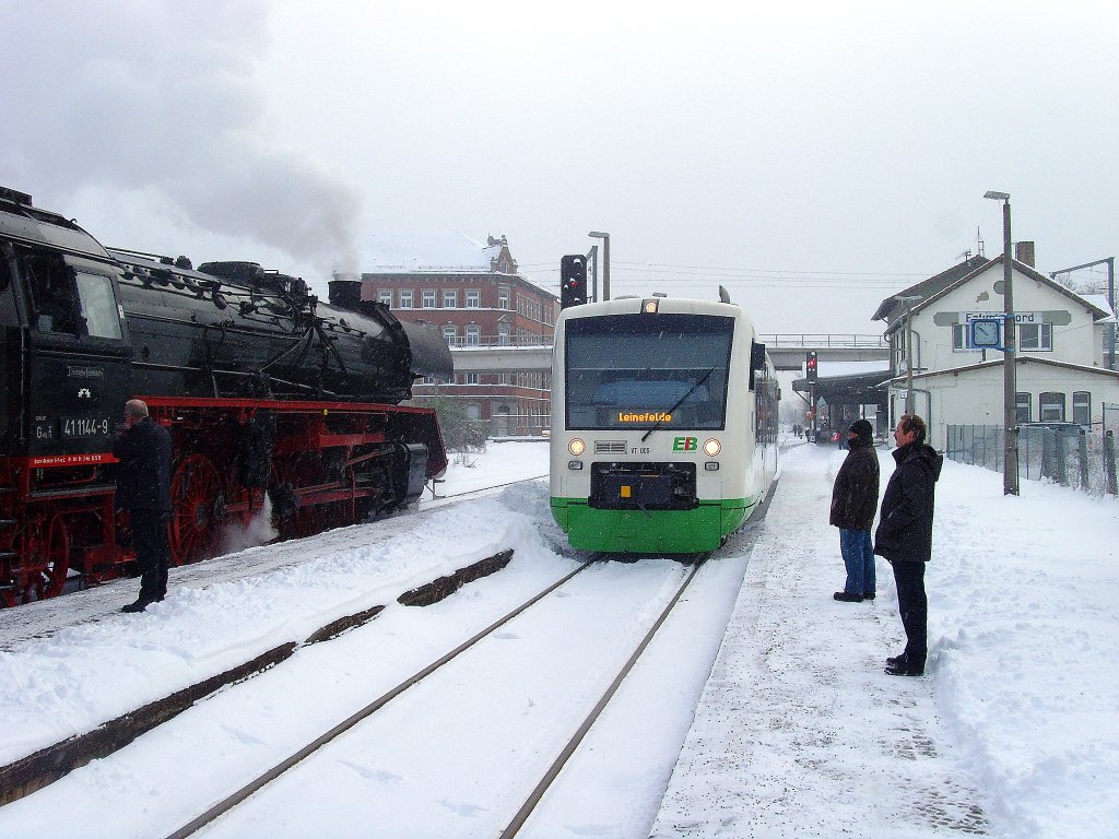 Regioshuttle und BR 41 in Erfurt-Nord am 3.12.2010