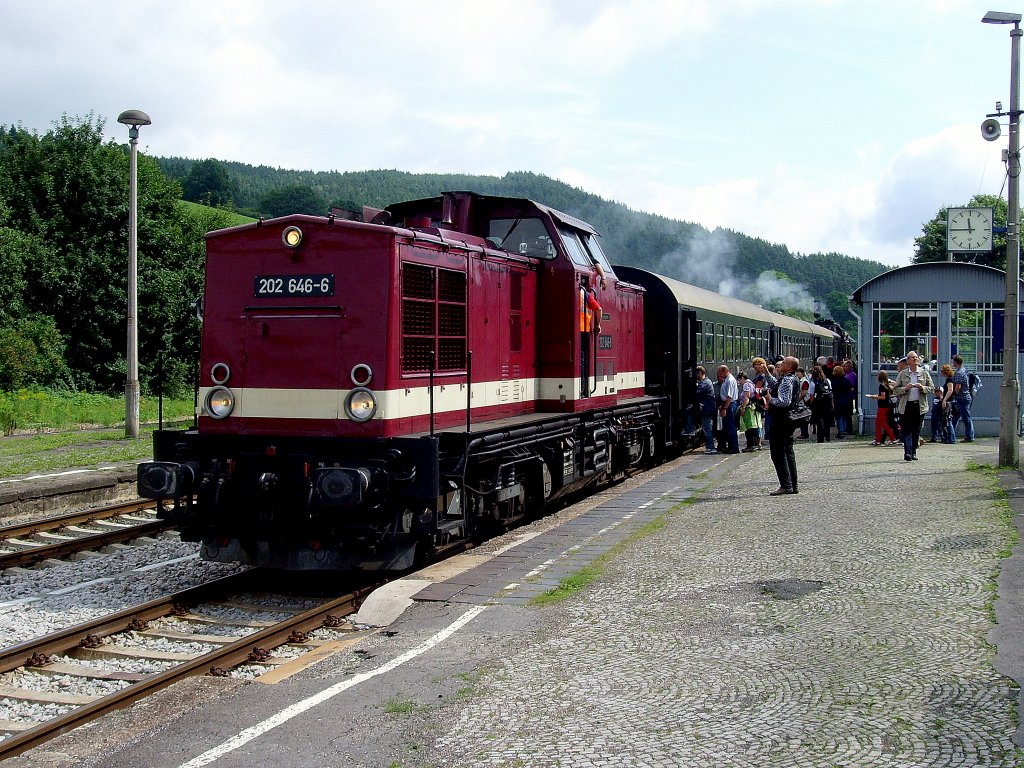 Sonderzug mit BR 2002 (und BR 65 am Zugschlu) in Rottenbach, 14.8.2010