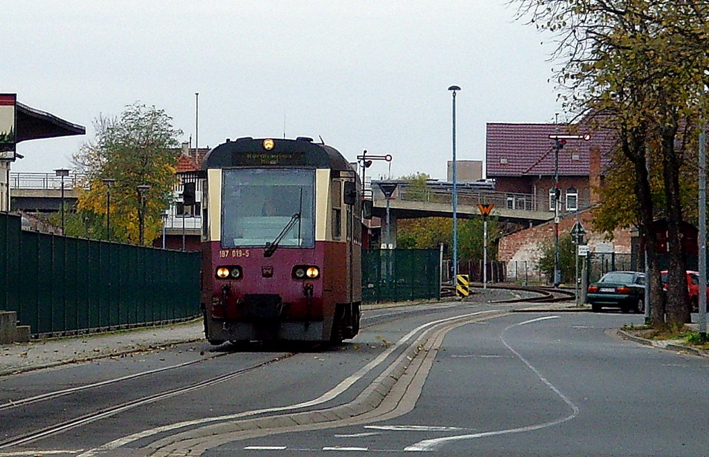 Triebwagen der HSB auf dem bergangsstck zwischen HSB und Nordhuser Strassenbahn