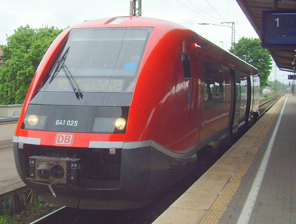Tw 641 nach Kranichfeld am Bahnsteig 1, 2010