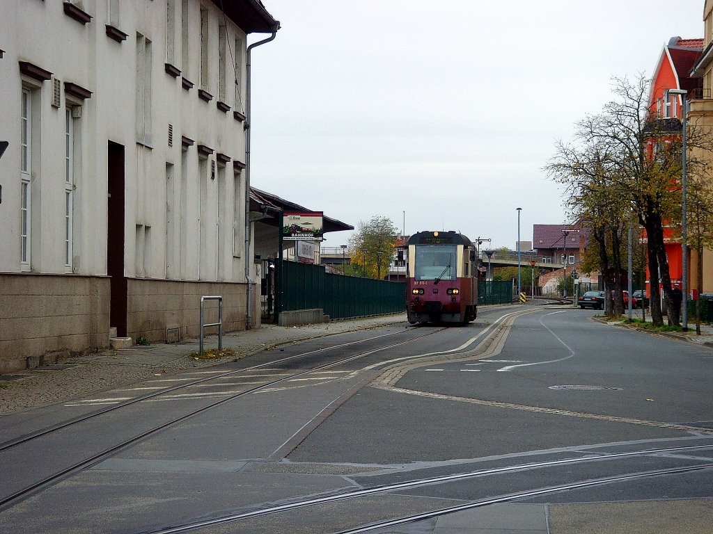 Vorbeifahrt am Bhf Nordhausen Nord zur Straba-Hst Bahnhofsplatz Nordhausen, Oktober 2010