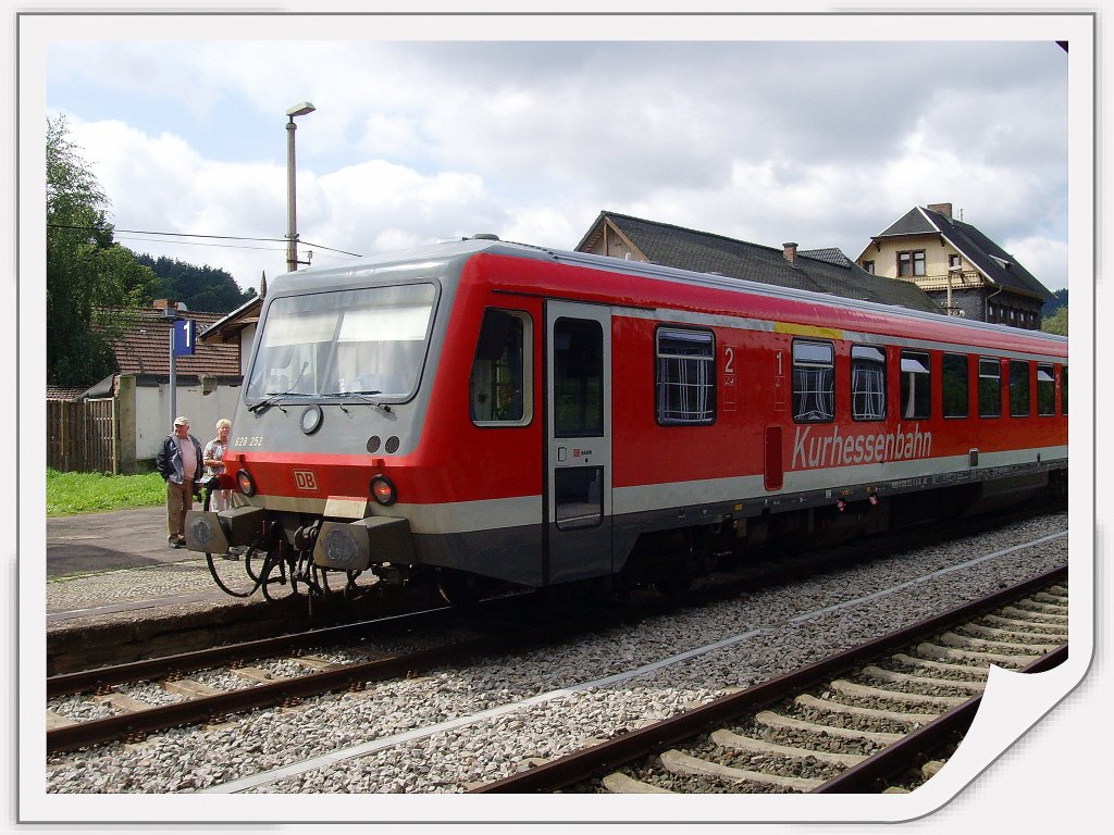 VT 628.2 der Kurhessenbahn im Bhf Rottenbach, 14.8. 2010