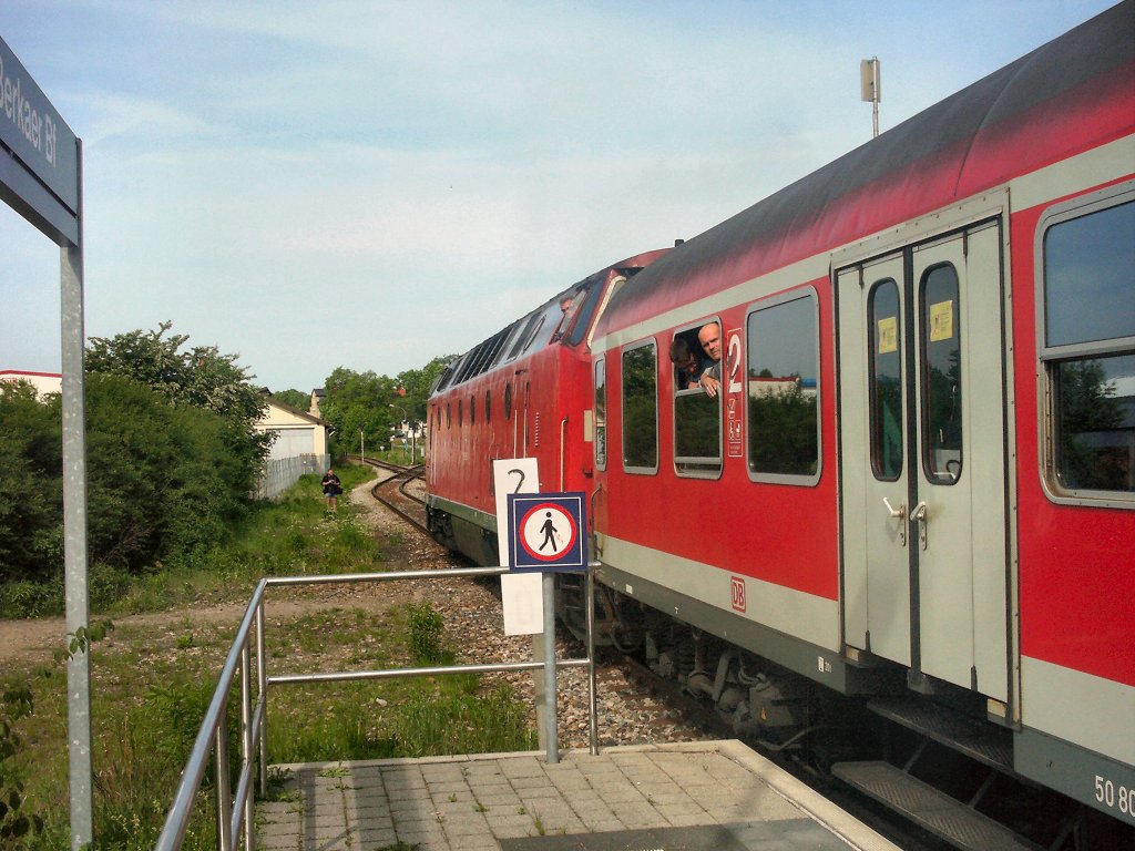Zug mit BR 119 Richtung Weimar in Weimar Berkaer Bahnhof der Ilmtalbahn