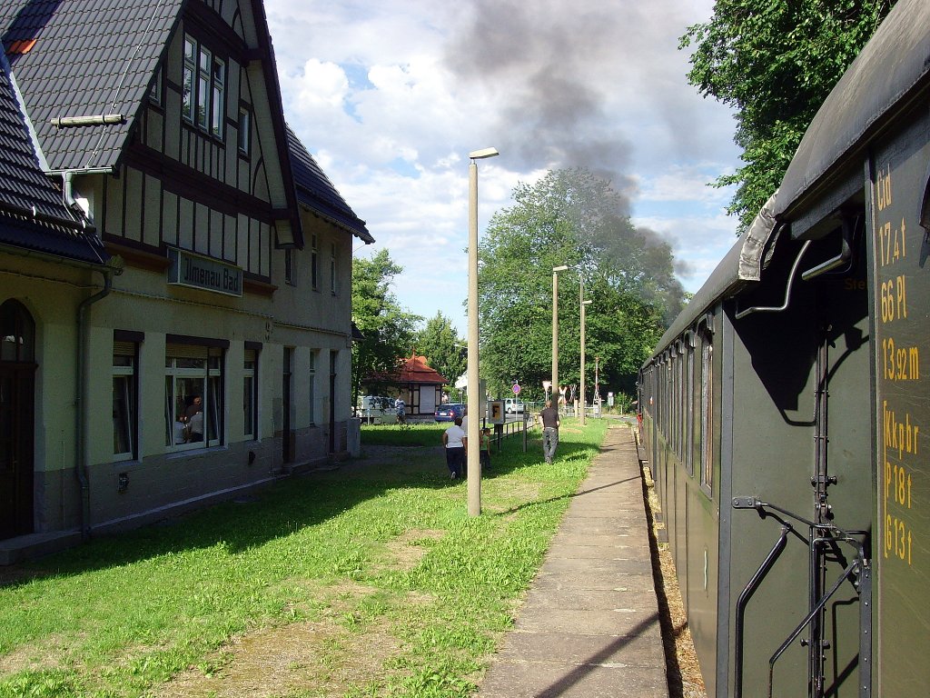 Zug der Rennsteigbahn im Bahnhof Ilmenau Bad, August 2010
