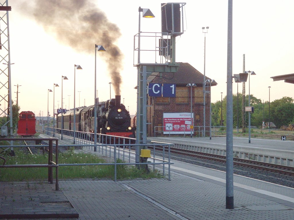 Zug der Rennsteigbahn mit BR94 in Arnstadt