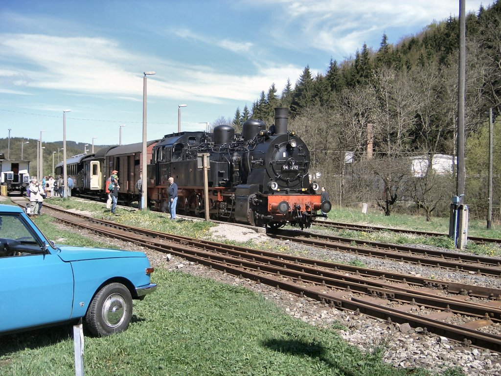 Zug der Rennsteigbahn in Stzerbach, 2005