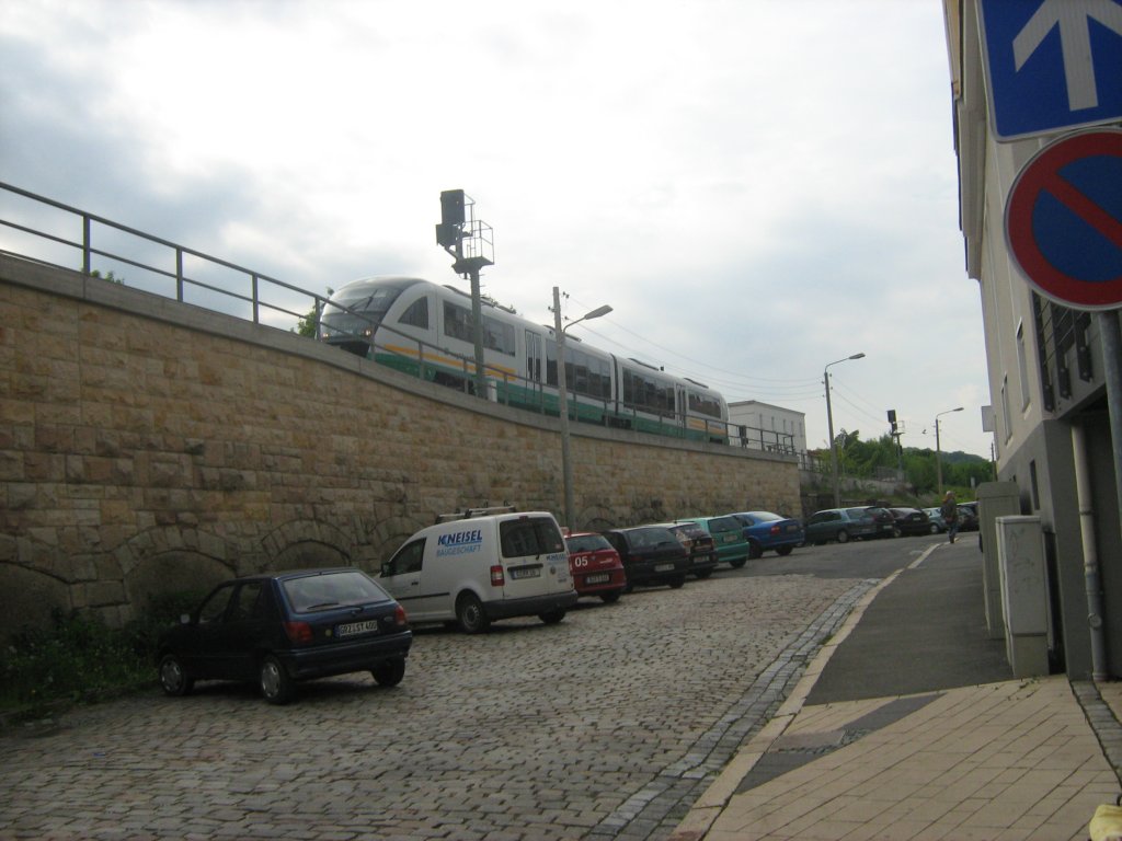 Zug der Vogtlandbahn Richtung Hauptbahnhof Gera, 2010