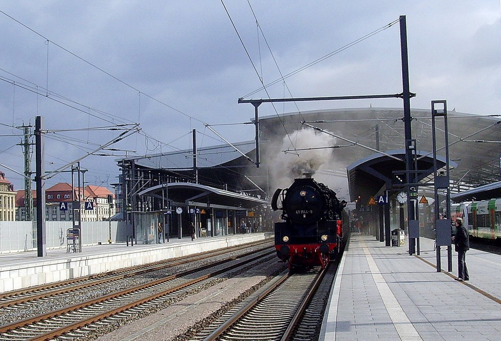 BR 41 mit Sonderzug am Bahnsteig 3a