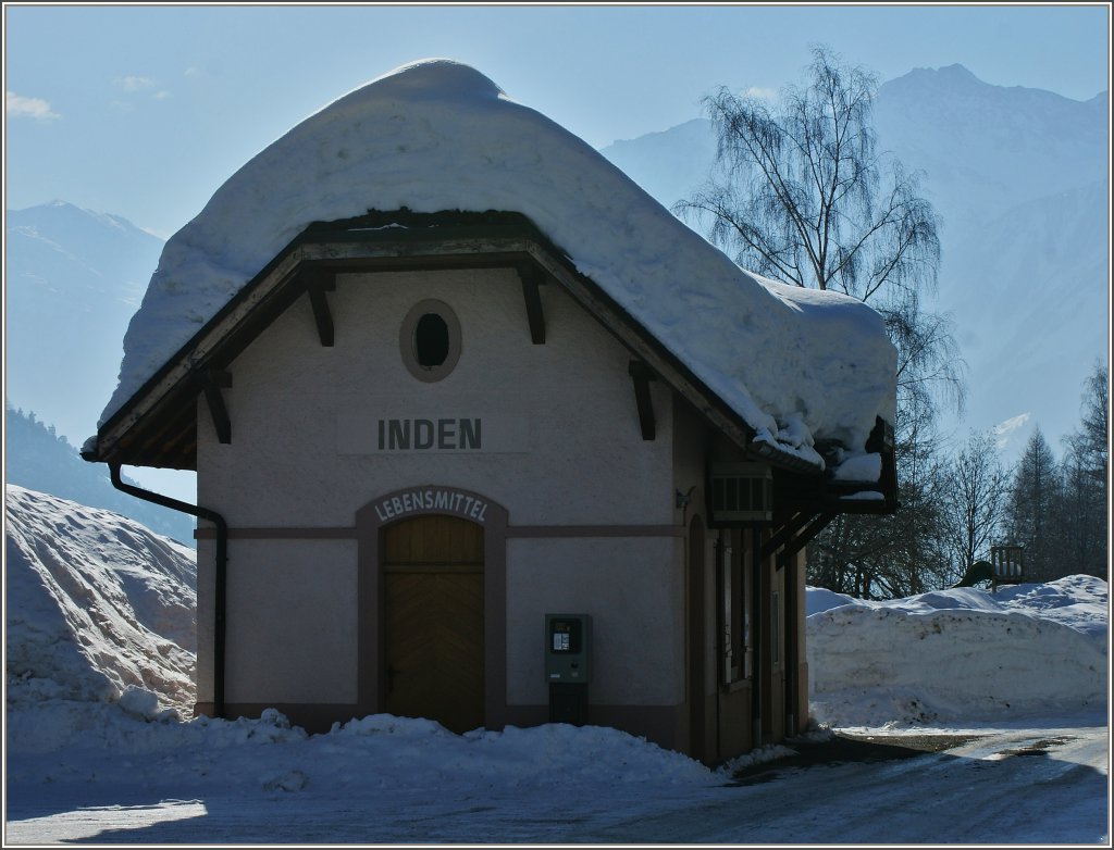 Die einstige Zwischenstation der stillgelegten Zahnradbahn Leuk-Leukerbad:Inden. Nun werden hier statt Fahrkarten Lebensmittel verkauft.
(14.02.2012)