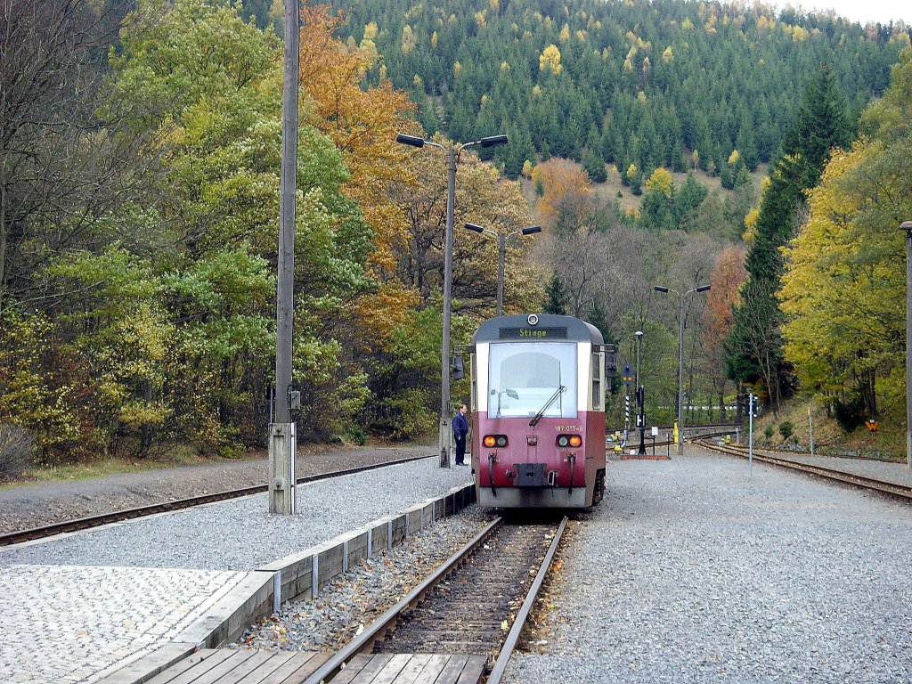 HSB-Triebwagen im Bhf Eisfelder Talmhle - Oktober 2010