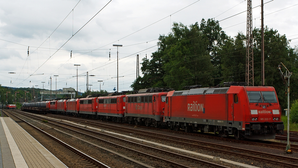 So viele Loks auf einmal habe ich im Siegerland lange nicht mehr gesehen. Am 16.07.2012 abgestelle Lok in Kreutal, es sind min. 12 St�ck an der Zahl. 