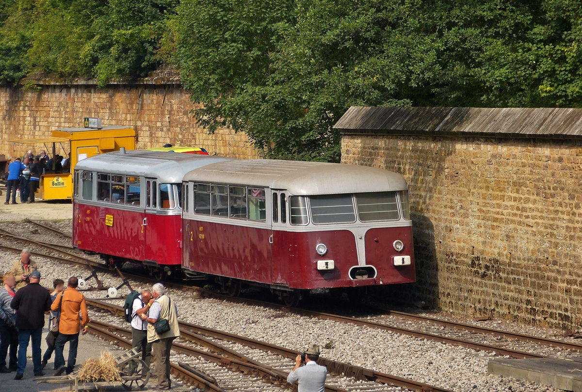 . Am 12.09.2005 pr�sentierte sich der Uerdinger Schienenbus Z 151 zusammen mit dem Uerdinger Beiwagen RZ 1061 in Fond de Gras beim Dampffestival 2015. Farblich zwar noch nicht ganz abstimmt, verbreitet das Duo trotzdem schon eine ganze Menge Nostalgie. (Hans)