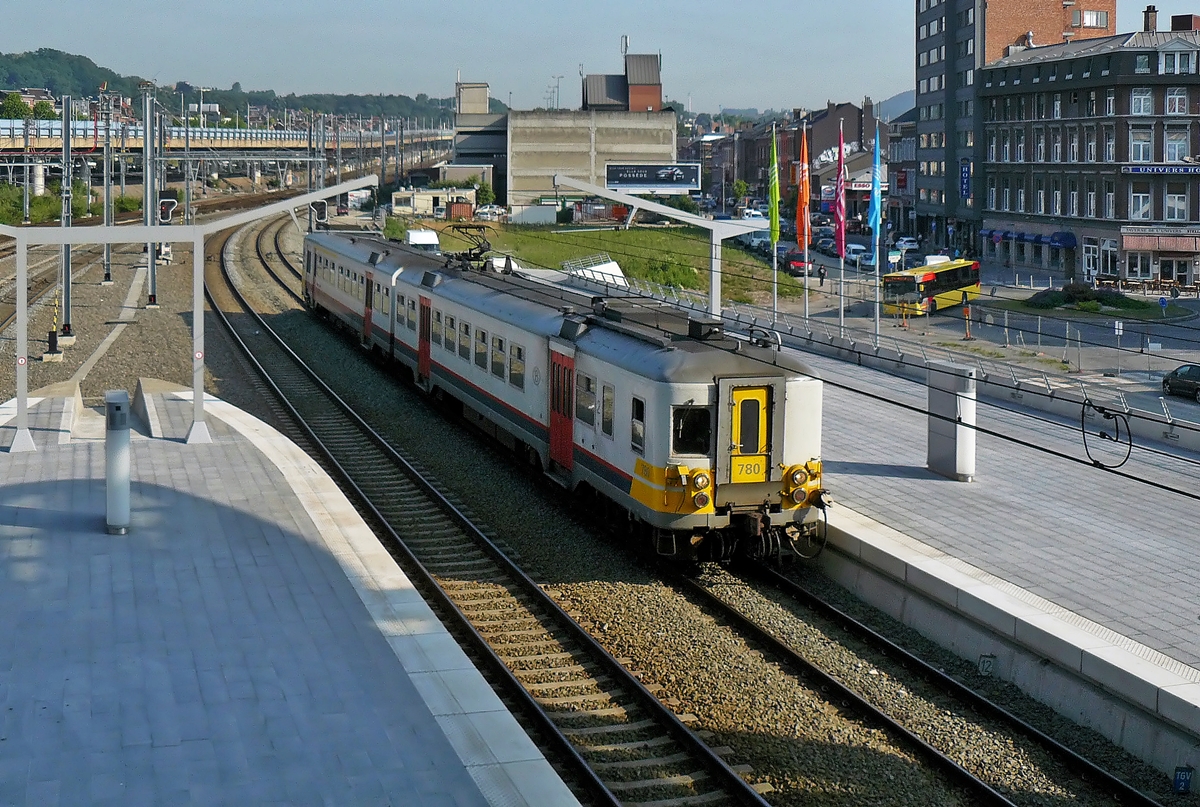 . AM 79 780 f�hrt am 23.06.2010 in Bahnhof Li�ge Guillemins ein. (Hans)