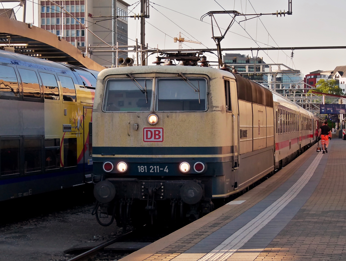 . Stromabnehmer Studie der 181er - Die 181 211-4  Lorraine  hat am 29.05.2011 den IC 132  Norderney  Norddeich Mole - Luxembourg in den Bahnhof von Luxemburg gebracht. (Jeanny)