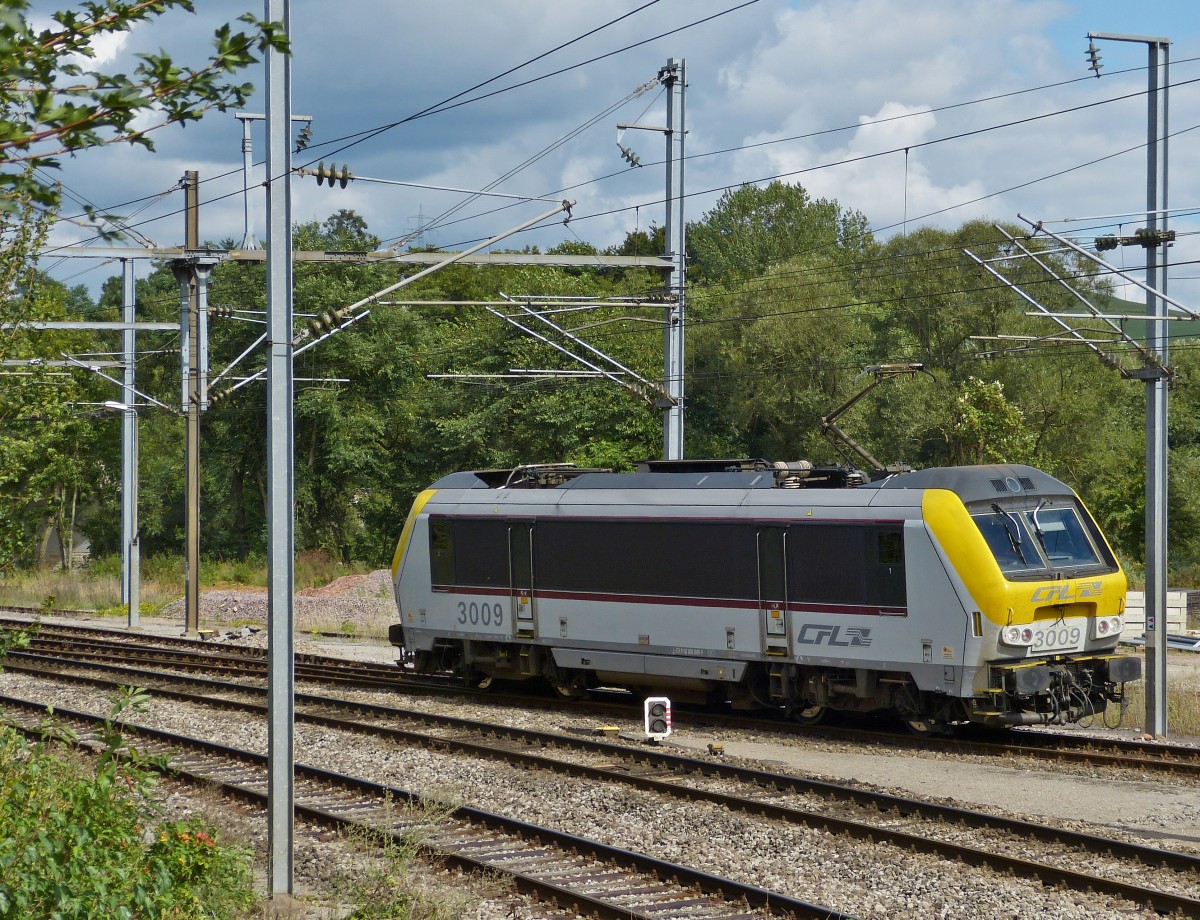 . Test: Das Bild wurde in der Original Gr��e (3340 x 2562 px) upgelaodet, es hatte eine Gr��e von 4,5 MB, der Server hat das Bild auf 438 KB komprimiert. 

Wegen Bauarbeiten auf der Nordstrecke f�hrt der IR aus Liers nur bis Ettelbr�ck und die 3009 setzt dort im Bahnhof um, damit sie den Zug wieder zur�ck nach Liers ziehen kann. 09.09.2013 (Hans)