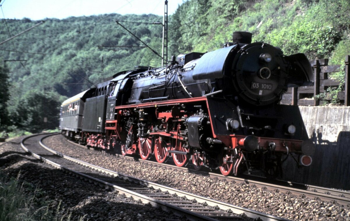03 1010 auf der Geislinger Steige am 15.06.1996.